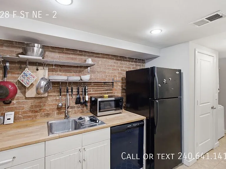 228 F St NE #2 — Photo 3