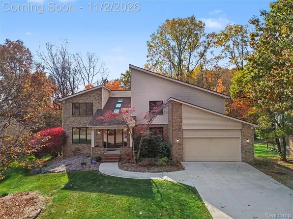 7136 Indian Creek Dr, West Bloomfield, MI 48322