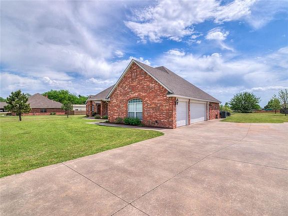 3rd image of 14732 Pecan Grv W