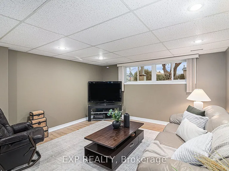 2 Castlebeau St — Photo 17