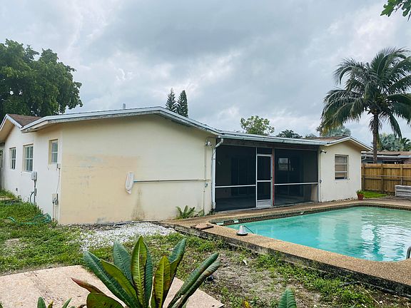 3rd image of 6811 SW 8th St