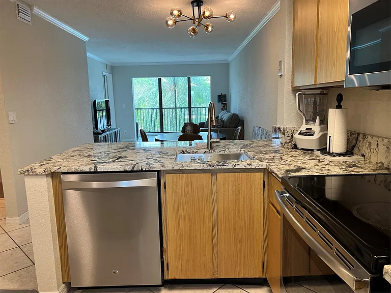 2220 N Cypress Bend Dr #301 — Photo 8