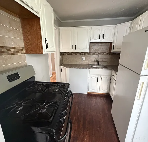 16910 Lotus Dr — Photo 6