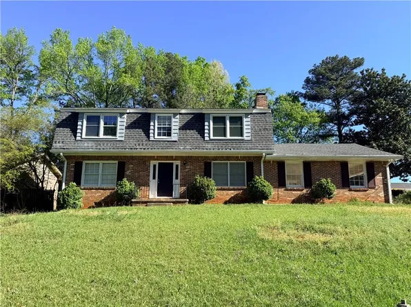 4450 Abingdon Dr, Stone Mountain, GA 30083