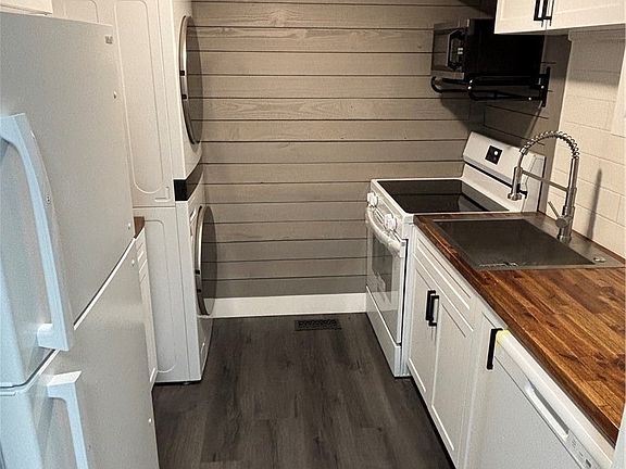 2nd image of 216 Moore Rd APT 3J