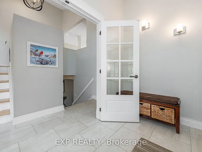 1238 Barnwell Cres — Photo 7