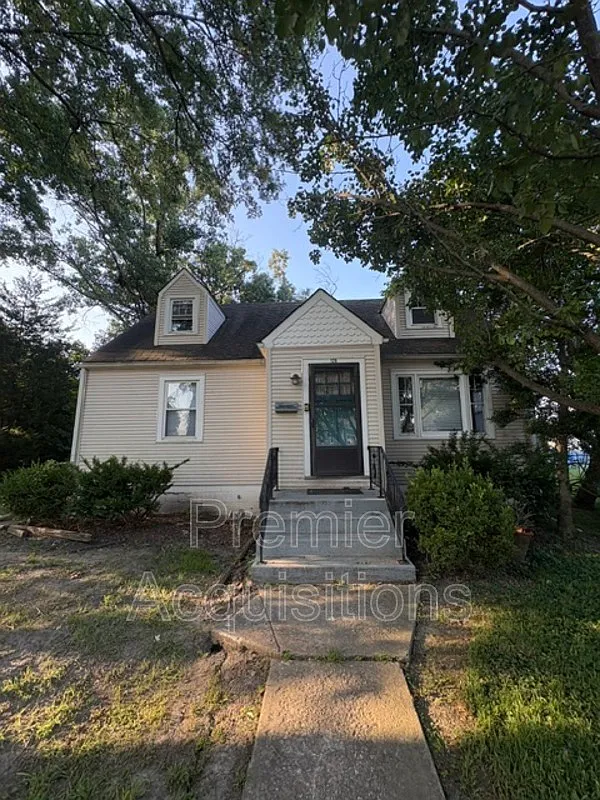 3 bed, 2.0 bath, $1,300 — Photo 1
