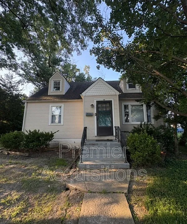 126 E 3rd St