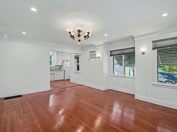 3rd image of 679 S Oak Knoll Ave