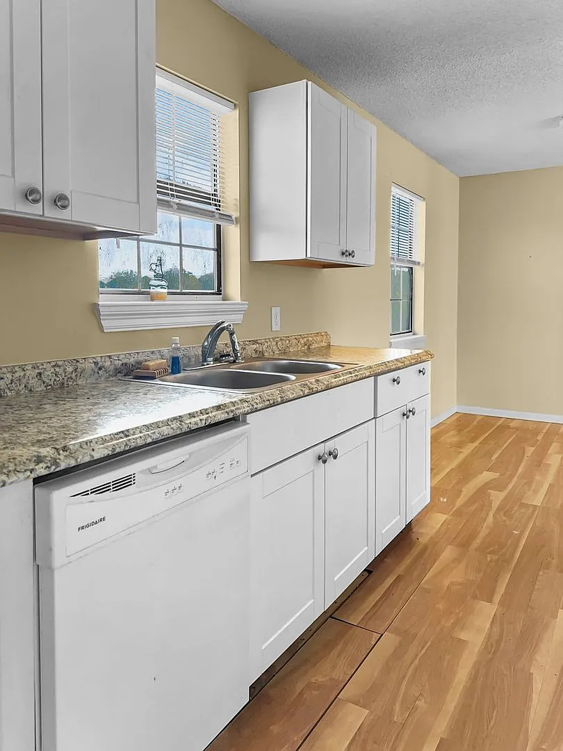 276 Daffin Place — Photo 4