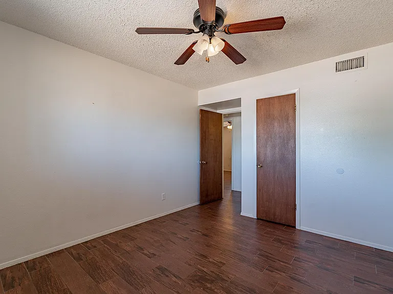 239 E Erie Dr — Photo 26