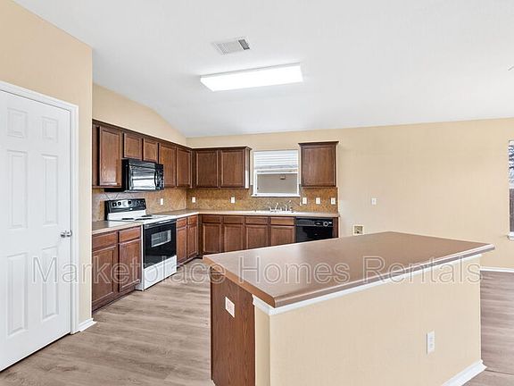 5th image of 305 Paddington Way