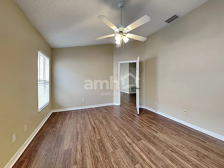554 Sedgewood Cir — Photo 9