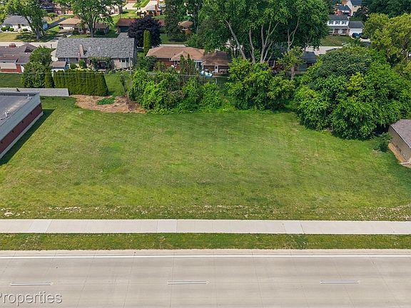 5th image of 42401 Mound Rd