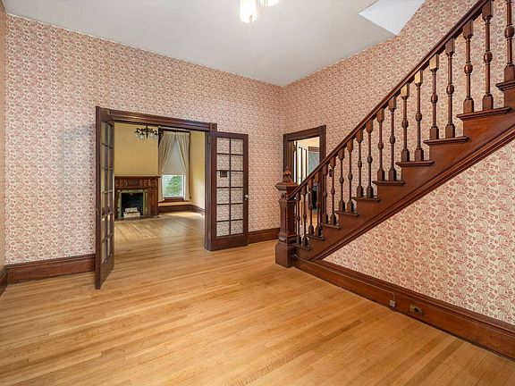 5th image of 44 Nelson Ave