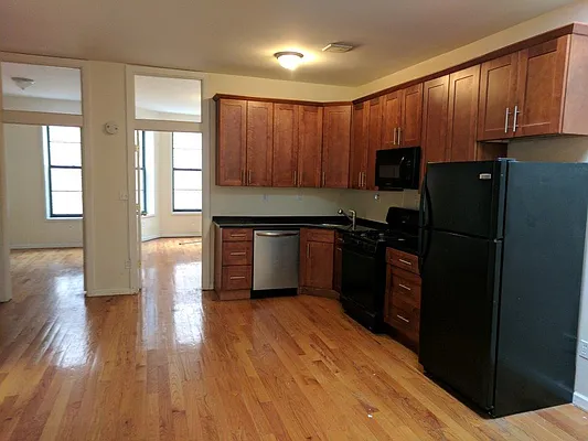 Rented by Brownstone Property Group | media 10