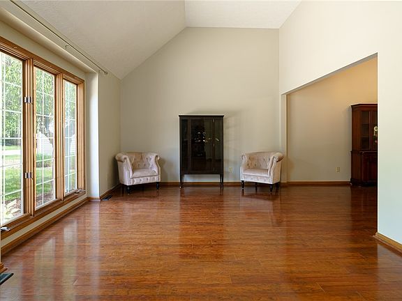 5th image of 19843 Stoughton Dr