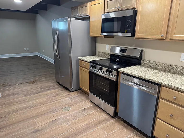 330 Linden Ave — Photo 10