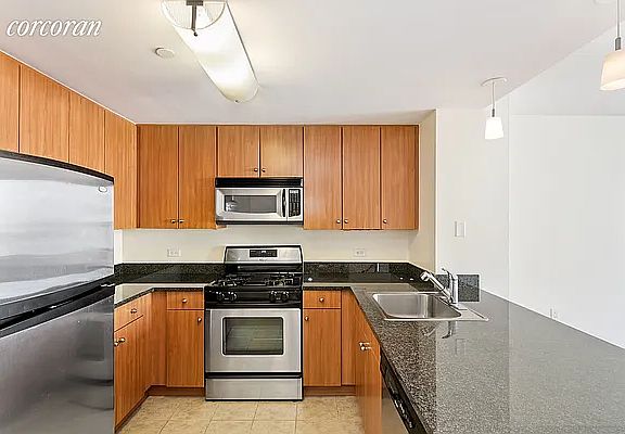 4th image of 455 Main St APT 12G