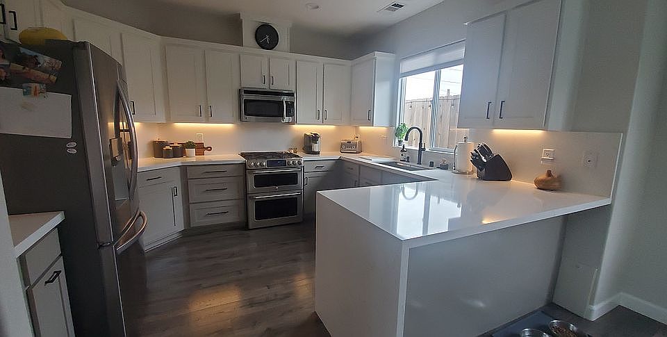 2nd image of 441 S 6th St