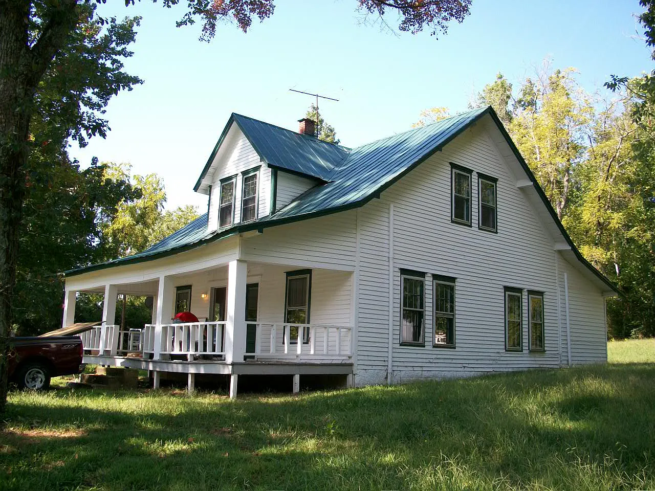 Beautiful Historic Farm Home — Photo 3