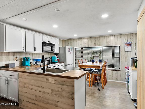 4th image of 3219 E Osler Ave