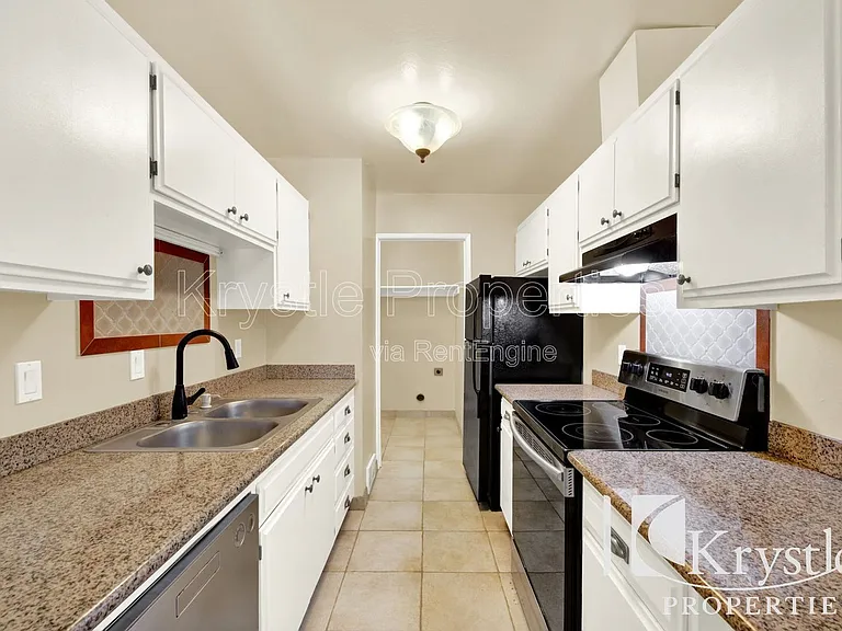 544 Fleming Ave E — Photo 13