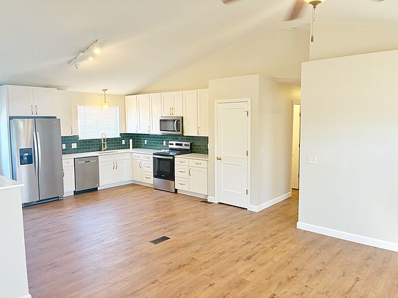 5th image of 230 Brookstone Creek Dr