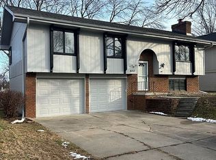 6717 S 75th St, Ralston, NE 68127