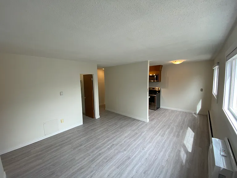 514 12th St E #11 — Photo 4