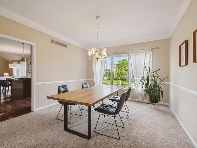 24323 Bellingham Dr — Photo 13