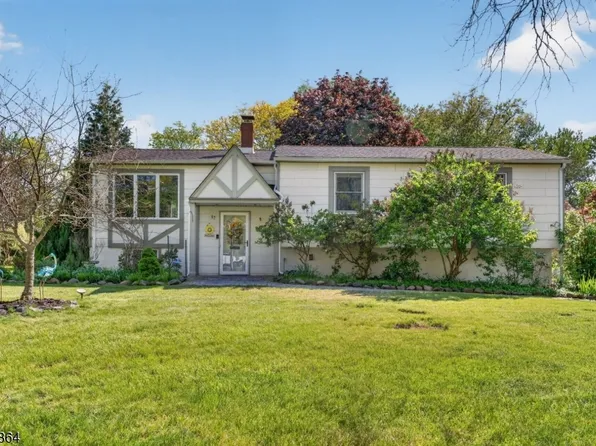 17 Lynn Ct, Hillsborough Twp., NJ 08844