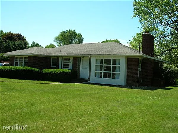 670 Four Mile Rd NW photo 1