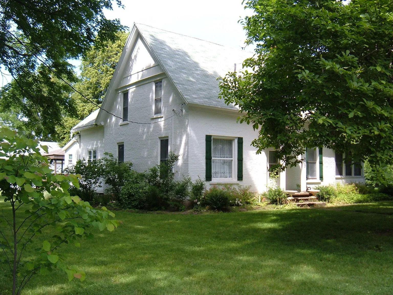 933 Madison Ave photo 1