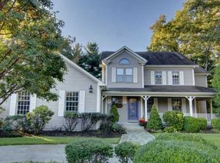 2 Deep Meadow Rd, Barrington, RI 02806