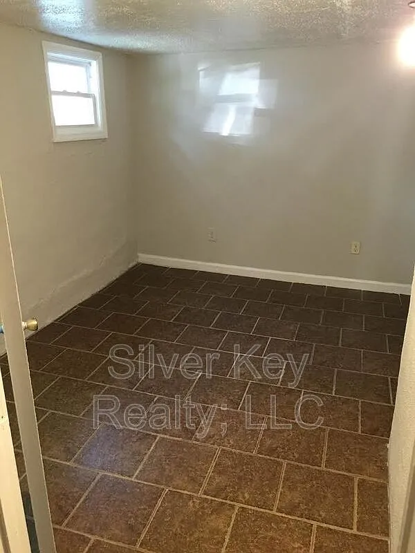 1 bed, 1.0 bath, $695 — Photo 3