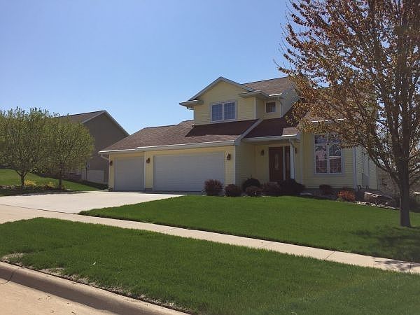 1st image of 2717 Glen Oaks Dr