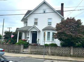 213 Waterman Ave, East Providence, RI