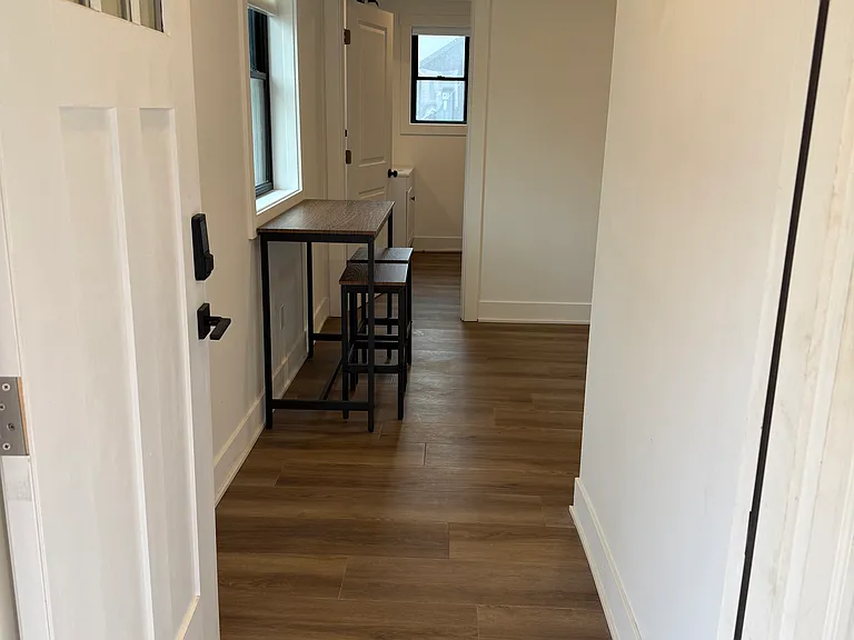 107 W Upright St #B — Photo 5