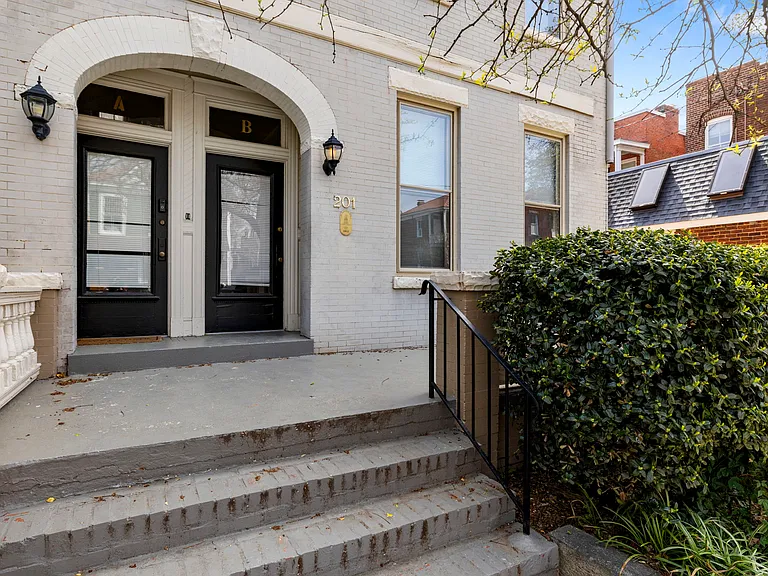 201 N Davis Ave #B — Photo 3
