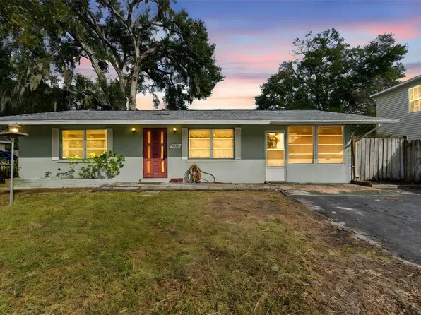 5854 9th St, Zephyrhills, FL 33542