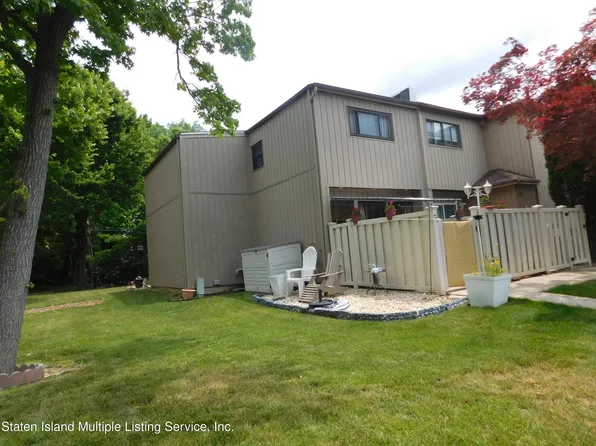 71 Surfside Plz, Staten Island, NY 10307