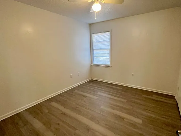 2409 University Dr — Photo 4