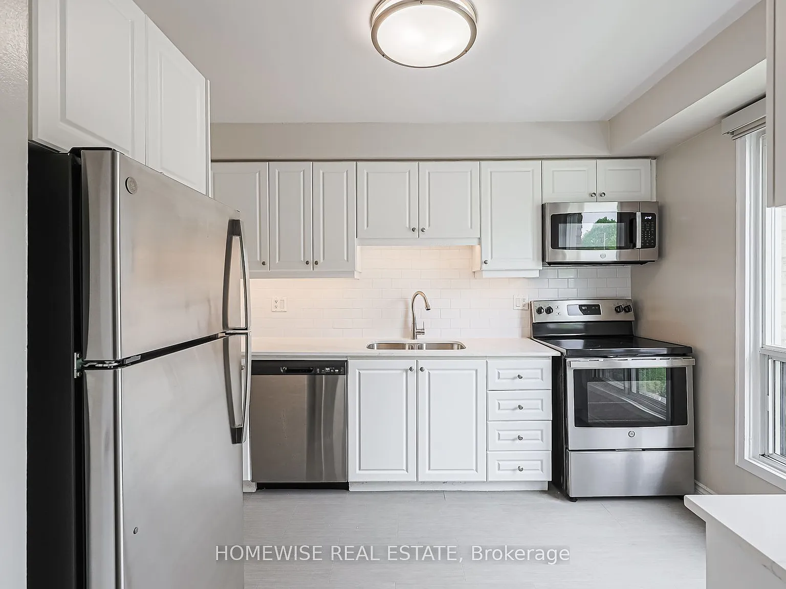 3 bed, $2,995 — Photo 1