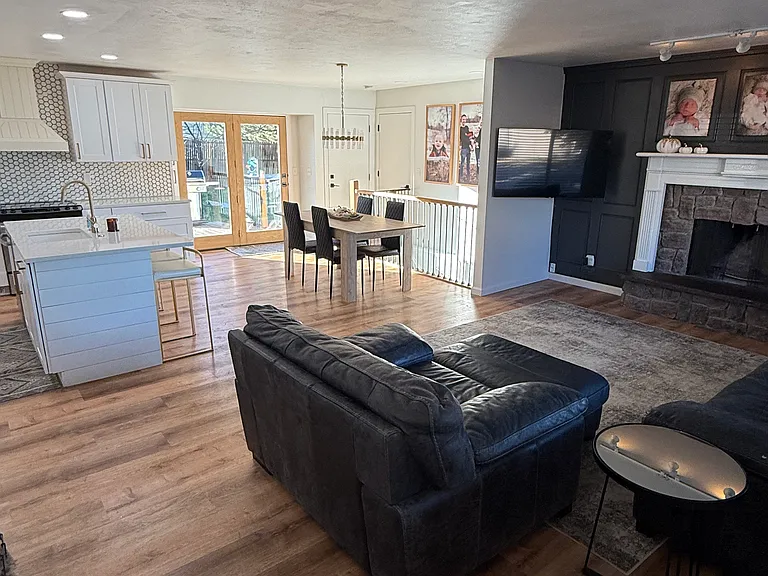 7923 S Carr Ct — Photo 2