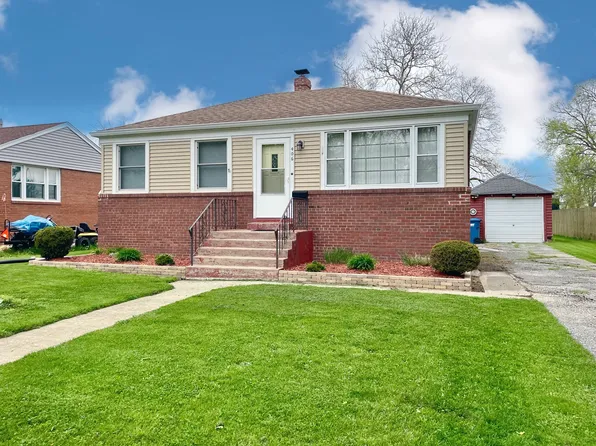 406 W 6th St, Momence, IL 60954