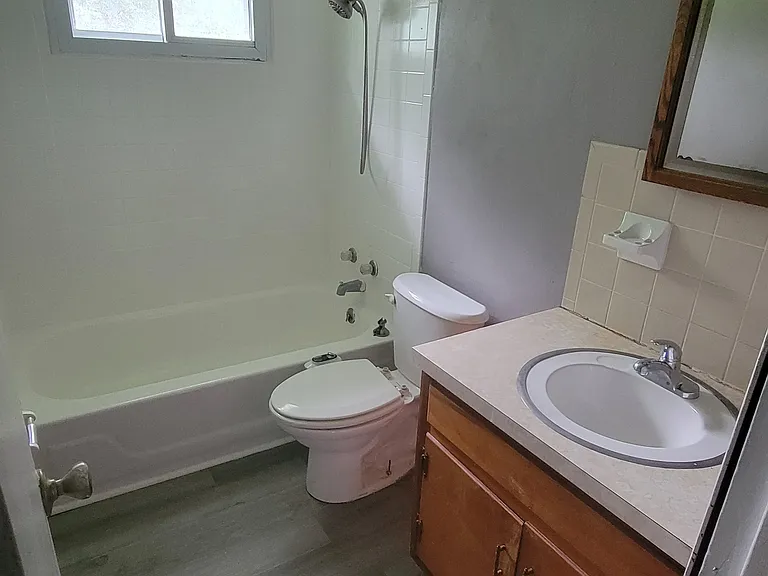343 Paradise St — Photo 6