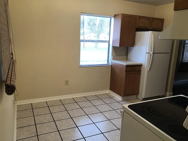 2401 Everett St — Photo 11