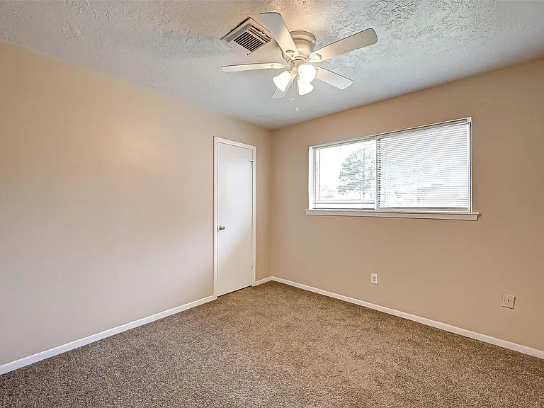 4739 Parkland St — Photo 24