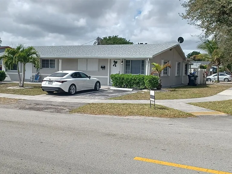 630 N 58th Ave — Photo 3
